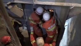 略陽水泥廠發生意外工人被卡，消防營救視頻曝光！