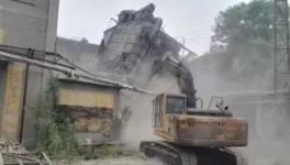  這家帶著紅五星的水泥廠被拆了