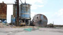 4米高水泥儲存罐轟然倒下 又一家水泥企業被拆除