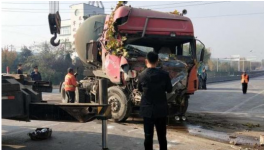 膠州水泥罐車(chē)失控致連環(huán)相撞 