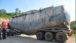 水泥罐車側翻造成9人死亡事故原因查明！水泥經銷商12人被處理！