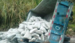 一貨車滿載水泥失控側翻 導致2人死亡