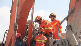 緊急救援！水泥廠墻體倒塌一工人被埋，命懸一線！