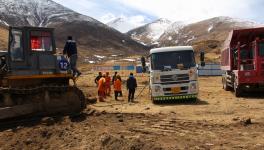 西藏公安檢查拉薩城投祁連山水泥廠(chǎng)