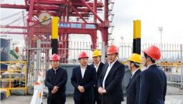 高登榜調研指導浙江海螺企業 給一線員工送書