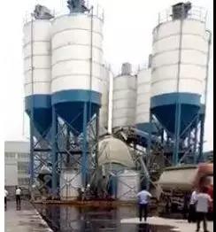 慘劇！數百噸水泥傾泄！致2人死亡！