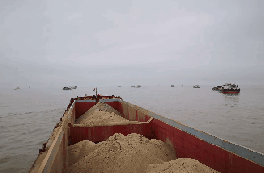千艘萬噸船瘋狂入海，上千萬噸海砂流入內陸！