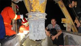 工人被卷入水泥攪拌機，受傷嚴重！