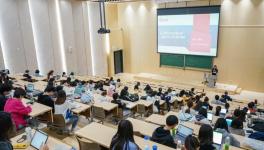 媧石集團(tuán)黨委書(shū)記、董事長(zhǎng)魏華山做客國(guó)際經(jīng)濟(jì)與貿(mào)易學(xué)院！