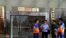 交警大隊走進轄區華新水泥廠送安全！